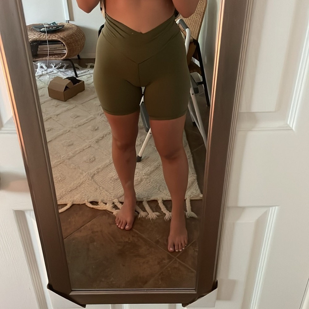 Offline by Aerie real me crossover 7” biker shorts